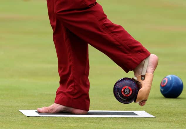 ealaba welcome - Disability bowler Bob Love bowls with his feet